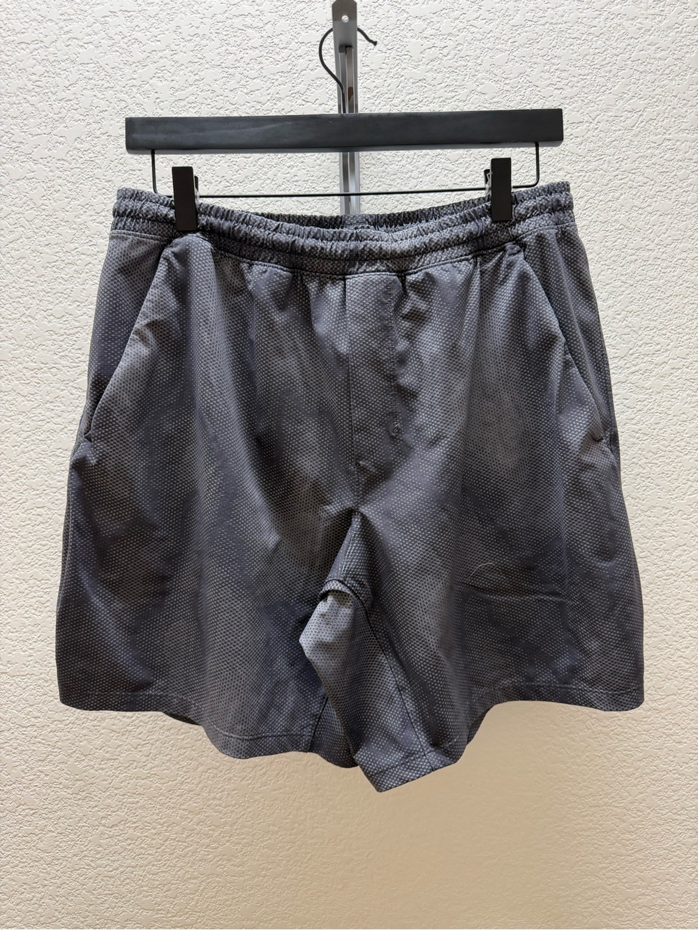 Men's Lululemon Gray Elastic-Waist Shorts- Linerless- 7 inch inseam